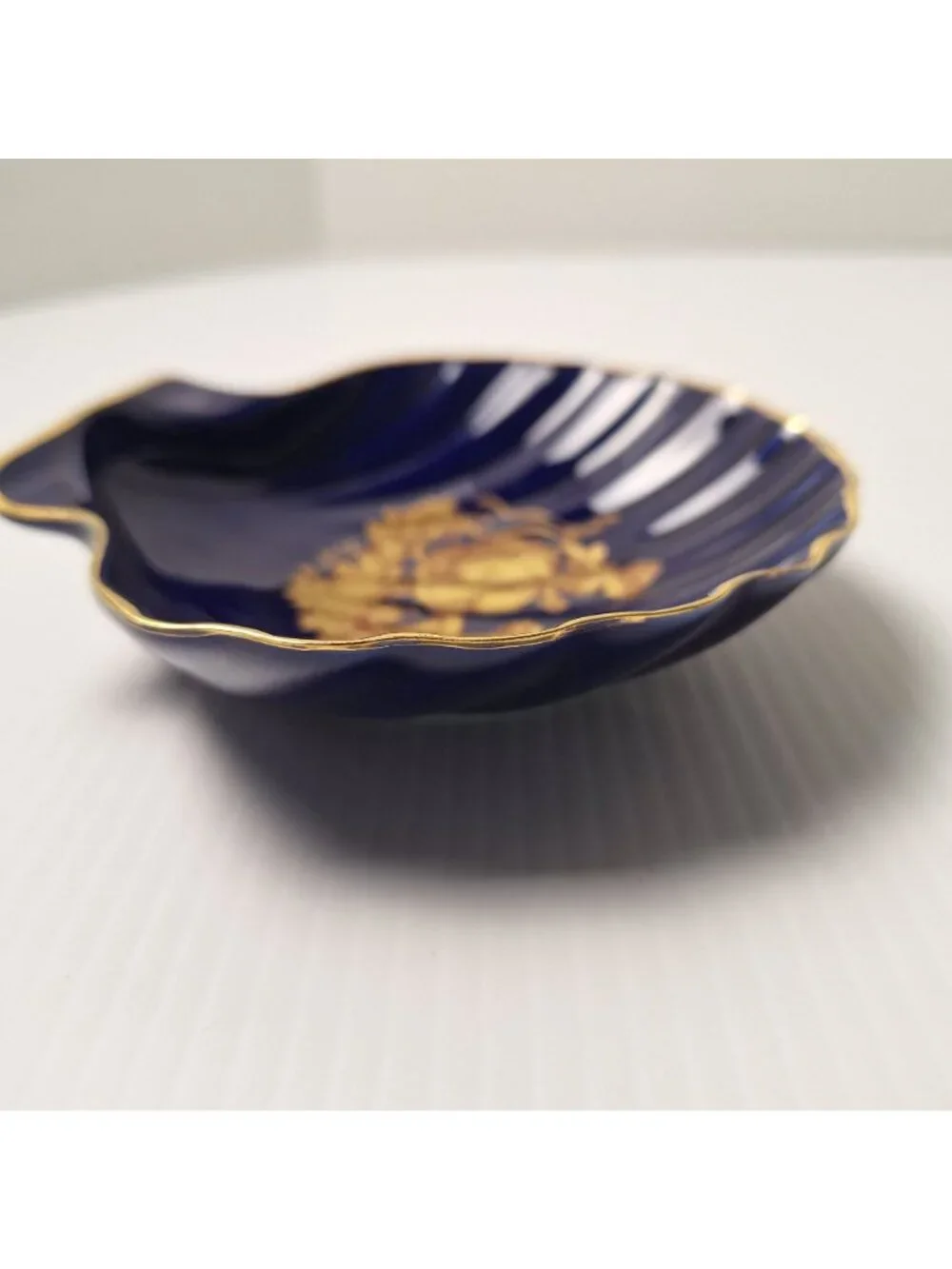 VINTAGE LIMOGES COBALT BLUE COURTING COUPLE GOLD SHELL SHAPE TRINKET TRAY DISH